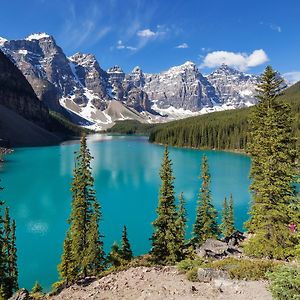 Moraine Lake Lodge